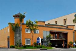 Anaheim Rodeway Inn and Suites. Online Reservations for Anaheim and Hotels near Disneyland. [Photo Credit: Anaheim Rodeway Inn and Suites]