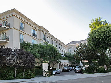 The Peninsula Beverly Hills. Hotel Reservations for 5-star Hotels in Beverly Hills and Los Angeles. [Photo Credit: LAtourist.com]