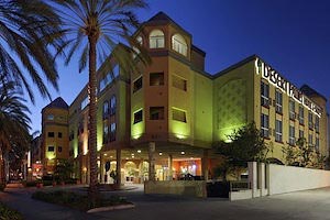 Desert Palms Hotel near Disneyland. Online Reservations for Anaheim and Hotels near Disneyland. [Photo Credit: Desert Palms Hotel]