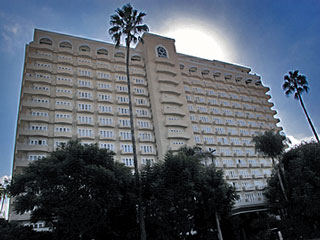 Four Seasons Los Angeles. Hotel Reservations for 5-star Hotels in Beverly Hills and Los Angeles. [Photo Credit: LAtourist.com]