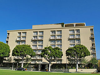 L'Ermitage Beverly Hills. Hotel Reservations for 5-star Hotels in Beverly Hills and Los Angeles. [Photo Credit: LAtourist.com]