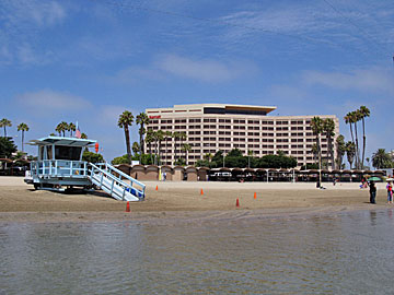 Marina del Rey Marriott. Hotel Reservations in Marina del Rey, Los Angeles. [Photo Credit: LAtourist.com]