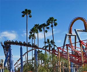 Southern California Amusement Parks, Jaguar roller coaster at Knotts Berry Farm against a backdrop of palm trees and blue sky. [Photo Credit: LAtourist.com]