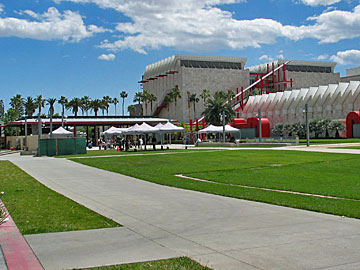 Broad Contemporary Museum and Resnick Pavilion at the Los Angeles County Museum of Art. [Photo Credit: LAtourist.com]