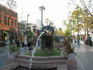 Fountain at Third Street Promenade in Santa Monica. [Photo Credit: LAtourist.com]